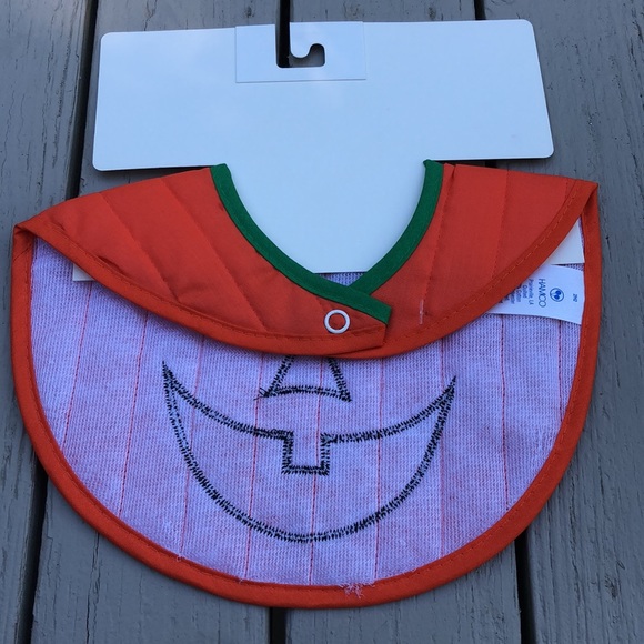 NWT Halloween Baby  Bib and 2 pairs of socks - Picture 4 of 7